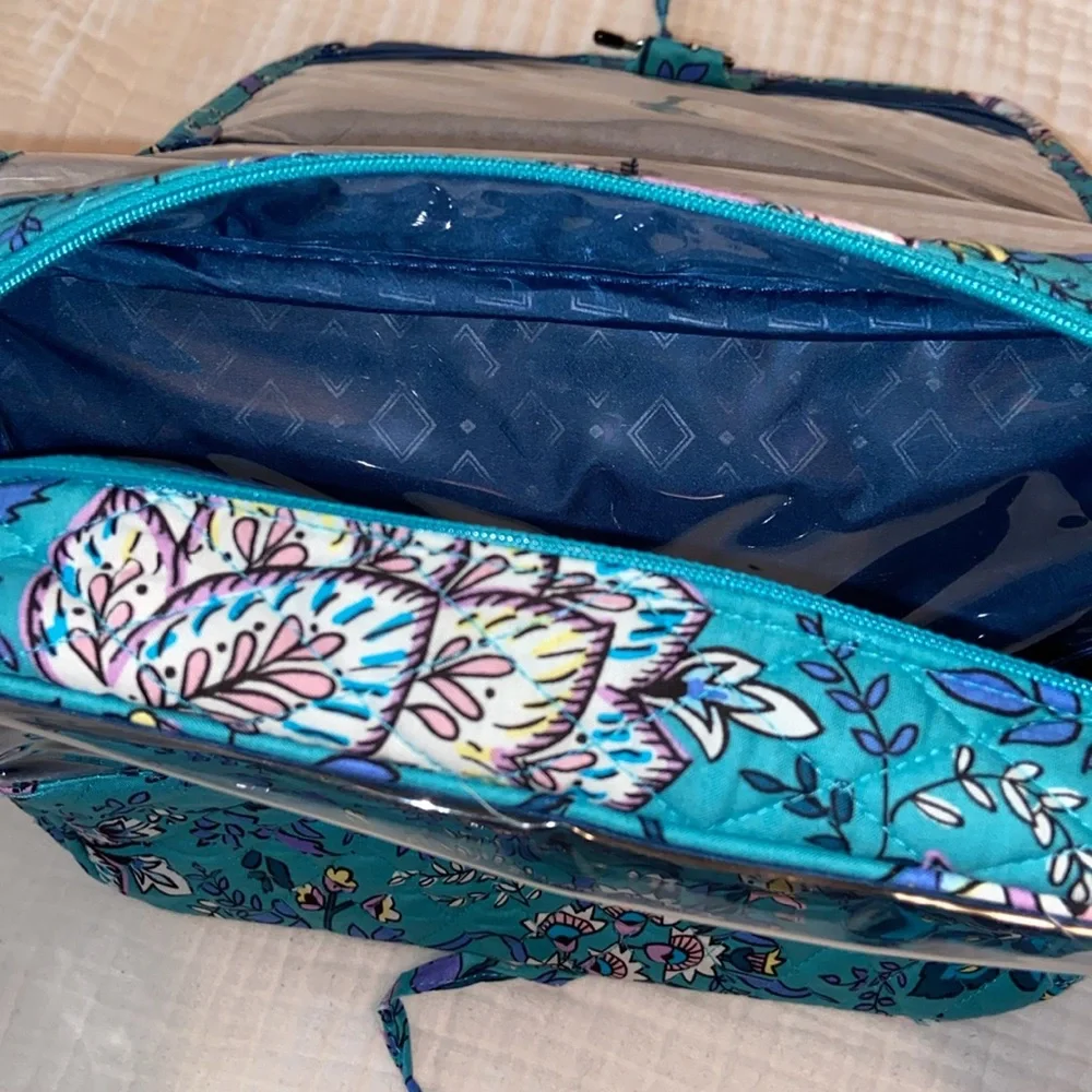 Vera Bradley - Picture 4 of 9